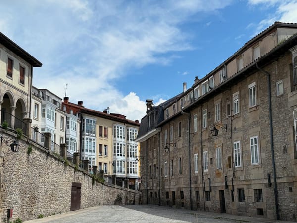 Paseo de los arquillos (Vitoria)